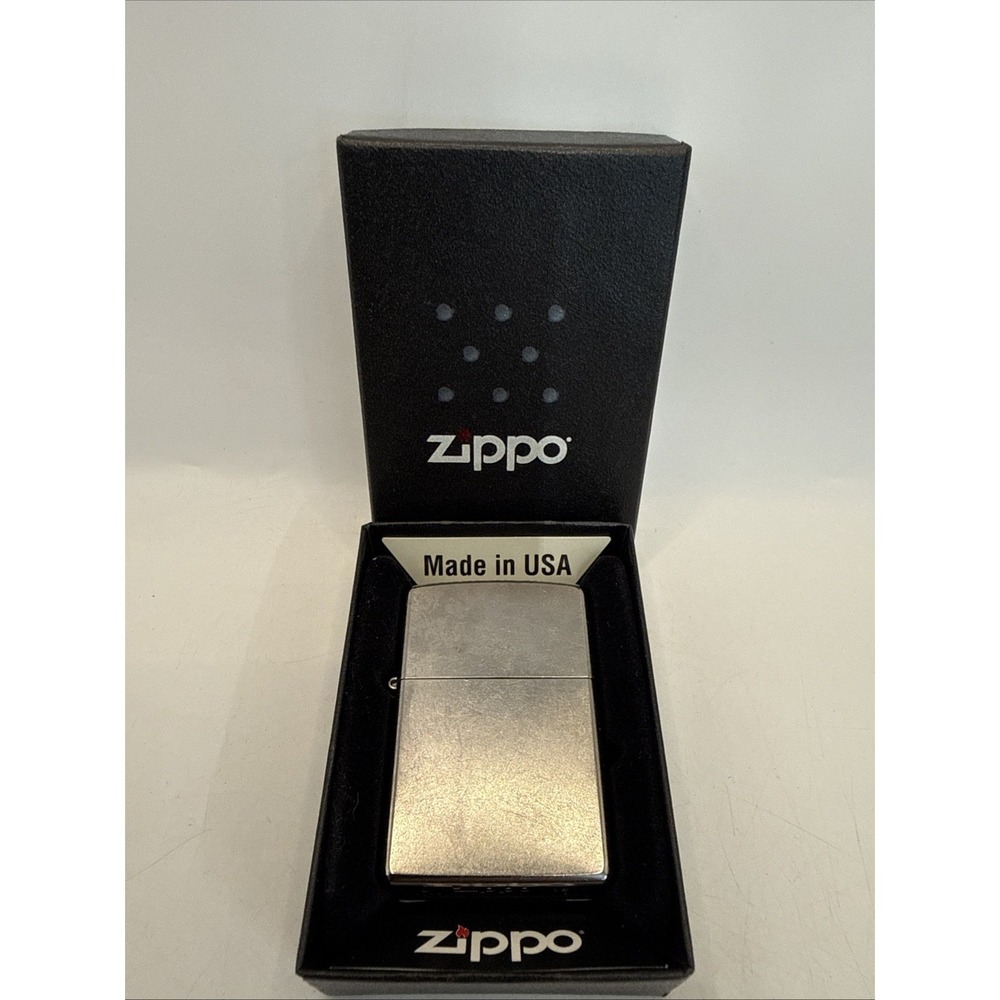 207 Regular Street Chrome Genuine Zippo lighter Never struck with Box